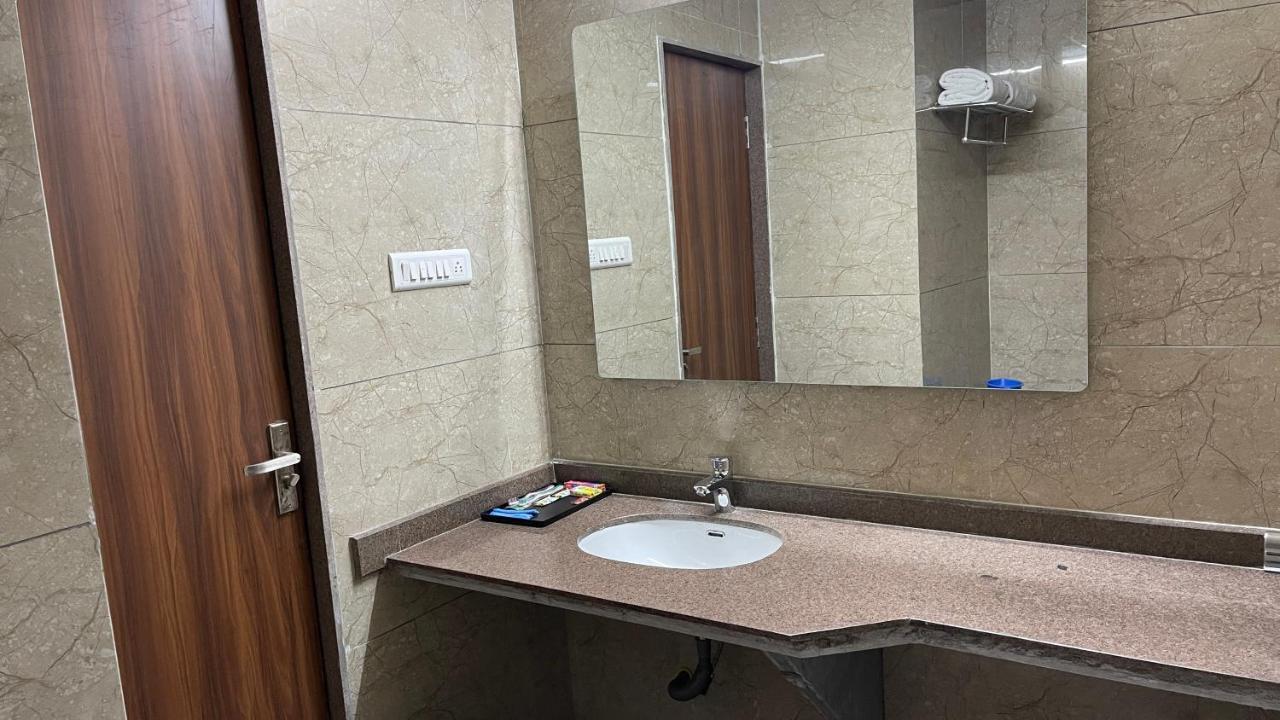 Heaven 7 Hotel & Resort Himatnagar المظهر الخارجي الصورة